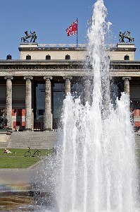 FONTAINE DEVANT L'ANCIEN MUSEE, ALTES MUSEUM, LUSTGARTEN, ILE DES MUSEES, BERLIN, ALLEMAGNE 