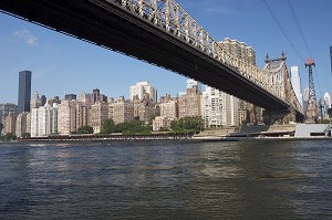 VUE SUR LE QUEENSBORO BRIDGE ET L'EAST RIVER, UPPER EAST SIDE, MANHATTAN, NEW YORK, ETATS-UNIS D'AMERIQUE, USA 