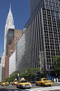 VUE SUR LA 42TH RUE DE NEW YORK AVEC LE CHRYSLER BUILDING ET DES TAXIS, MIDTOWN, MANHATTAN, NEW YORK, ETATS-UNIS D'AMERIQUE, USA 