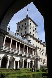 TOUR DU MONASTERE DE EL ESCORIAL, SAN LORENZO DE EL ESCORIAL, ESPAGNE 