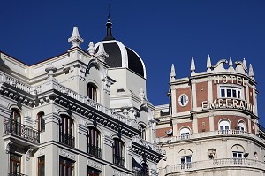 IMMEUBLES ET FRONTON DE L'HOTEL EMPERADOR, CALLE GRAN VIA, MADRID, ESPAGNE 