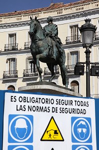 STATUE EQUESTRE DE CARLO III (CHARLES III), PLACE DE LA PUERTA DEL SOL, MADRID, ESPAGNE 