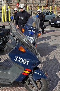 LES POLICIERS EN SCOOTER, MADRID, ESPAGNE 