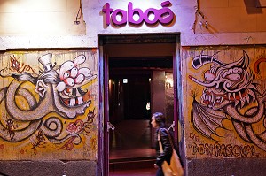 CLUB TABOO ET GRAFFITIS, CALLE VINCENTE FERRER, MALASANA, MADRID, ESPAGNE 