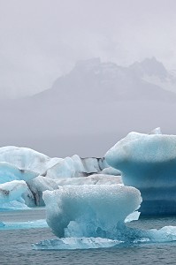 ICEBERG SUR LE LAC GLACIAIRE DE JOKULSARLO, SUD DE L'ISLANDE, EUROPE, ISLANDE 