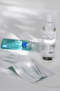 LOTION DESINFECTANTE, ALCOOL A 90 DEGRES ET MASQUE CHIRURGICAL, PREVENTION ET LUTTE CONTRE LE VIRUS H1N1 OU LA GRIPPE A 