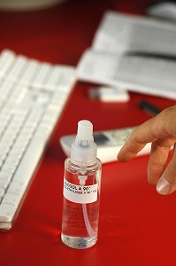 DESINFECTION DU MATERIEL DE BUREAU, PREVENTION ET LUTTE CONTRE LE VIRUS H1N1 OU LA GRIPPE A 