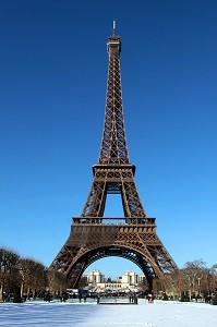 TOUR EIFFEL ET CHAMP DE MARS SOUS LA NEIGE, VIIEME ARRONDISSEMENT, PARIS, ILE-DE-FRANCE, FRANCE 