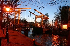 PONT LEVANT MAGERE BRUG, AMSTERDAM, PAYS-BAS 