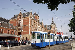 TRAMWAY CENTRAAL STATION, GARE CENTRALE, AMSTERDAM, PAYS BAS, HOLLANDE 