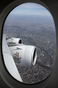 REACTEURS ET AILE D'UN AIRBUS A380 DE LA COMPAGNIE EMIRATES, ASSURANT UN VOL PARIS-DUBAI, PARIS, FRANCE 
