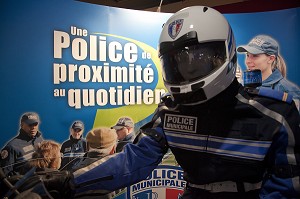 MOTARD DE LA POLICE MUNICIPALE,  FRANCE 