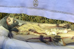 CHRIST MORT ENSANGLANTE DANS SON LINCEUL, EGLISE DOS CLERIGOS, PORTO, PORTUGAL 