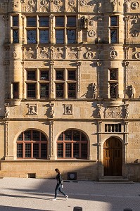FACADE DE L'HOTEL DE VILLE, ANCIENNE MAISON DE PIERRE JAYET, STYLE RENAISSANCE DU XVI EME SIECLE, PARAY-LE-MONIAL (71), FRANCE 