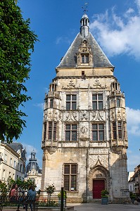 FACADE DU BEFFROI, ANCIEN HOTEL DE VILLE DU XVI EME SIECLE FINI EN 1537, VILLE DE DREUX, EURE-ET-LOIR (28), FRANCE 