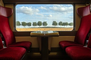 PAYSAGE DE LA BEAUCE, VOYAGE EN TRAIN SUR LA LIGNE SNCF PARIS-GRANVILLE 
