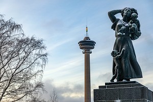  MEMORIAL STATUE OF THE SINKING OF THE STEAMBOAT KURU WITH THE OBSERVATION TOWER OF THE RESTAURANT NASINNEULA, NASI PARK, TAMPERE, FINLAND, EUROPE
