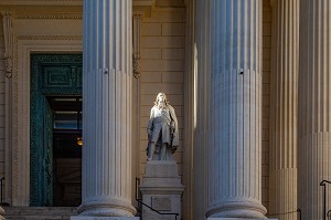 STATUE DE JACQUES DE CAMBACERES (1753-1824) DEVANT LA COUR D'APPEL, MONTPELLIER, HERAULT, OCCITANIE, FRANCE 