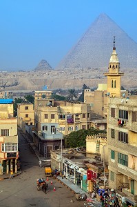  THE CITY'S POPULAR QUARTER IN FRONT OF THE PYRAMIDS OF GIZA, CAIRO, EGYPT, AFRICA