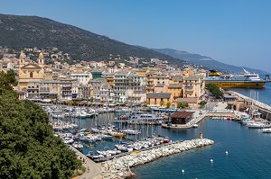 VIEUX PORT ET PORT DE PLAISANCE DE BASTIA VUS DE LA CITADELLE, CORSE