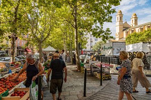 MARCHE TRADITIONNEL SUR LA PLACE DU MARCHE A BASTIA