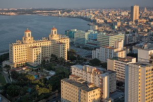 VUE SUR LE MALECON, L'HOTEL NACIONAL DE CUBA ET LE QUARTIER DE LA HABANA CENTRO DEPUIS LA TORRE, LA PLUS GRANDE TOUR DE LA HAVANE, CUBA, CARAIBES 
