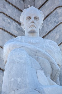 STATUE DE JOSE MARTI (1853-1895), HOMME POLITIQUE, PHILOSOPHE ET POETE CUBAIN, PLACE DE LA REVOLUTION, PLAZA DE LA REVOLUCION, LA HAVANE, CUBA, CARAIBES 