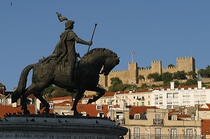 PRACA DE FIGUEIRA ET CASTELLO DE SAO JORGE, LISBONNE, PORTUGAL 