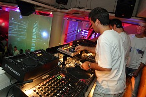 DJ, BOITE NUIT 'LUX', LISBONNE, PORTUGAL 