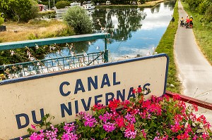 CANAL DU NIVERNAIS, BAZARNES, YONNE, BOURGOGNE, FRANCE 