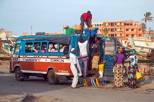 TRANSPORT EN COMMUN TRADITIONNEL DE LA VILLE, SAINT-LOUIS-DU-SENEGAL, SENEGAL, AFRIQUE DE L'OUEST 