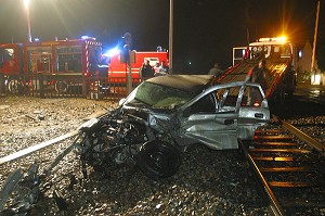 ACCIDENT DE TRAIN CONTRE VEHICULE LEGER. VERNEUIL-SUR-AVRE, EURE (27), FRANCE 