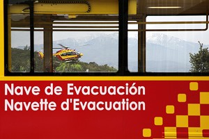 HELICOPTERE DE LA SECURITE CIVILE ET NAVETTE D'EVACUATION, TUNNEL DU PERTHUS, PYRENEES-ORIENTALES, FRANCE 