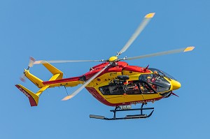 HELICOPTERE DE LA SECURITE CIVILE EN VOL, VANNES, FRANCE 