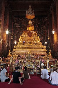 STATUE DE BOUDDHA EN MEDITATION, UBOSOTH DE WAT PHO, BANGKOK, THAILANDE 