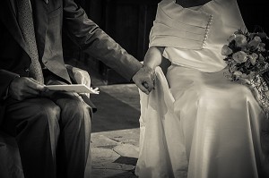 CEREMONIE RELIGIEUSE DE MARIAGE, EGLISE SAINT-JULIEN DE BOIS-NORMAND-PRES-LYRE, EURE (27), FRANCE 